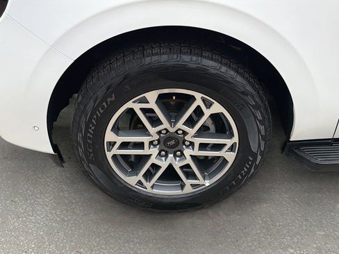 Used 2025 Ford Expedition Max Active AWD/4WD image 43