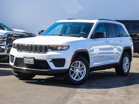 Used 2025 Jeep Grand Cherokee Laredo X RWD image 1