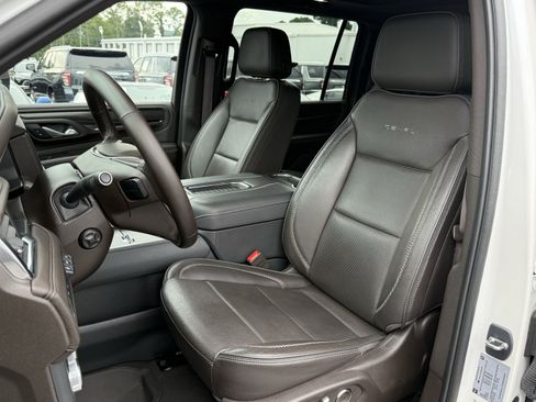 Used 2023 GMC Yukon XL Denali RWD image 16