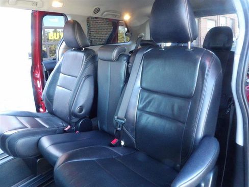 Used 2015 Toyota Sienna SE image 12