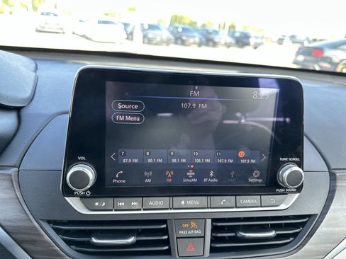 Used 2023 Nissan Altima 2.5 SV FWD image 12