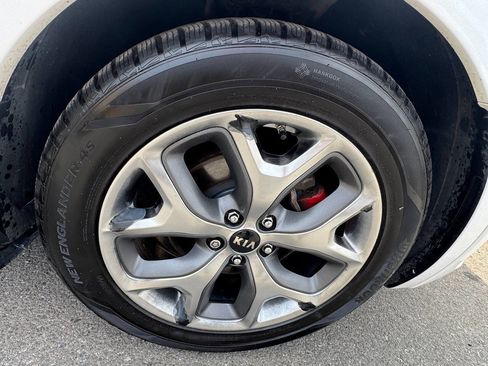 Used 2019 Kia Sorento SX image 38