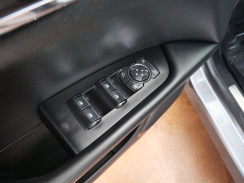 Used 2022 Lincoln Nautilus Reserve w/ Equipment Group 201A image 17