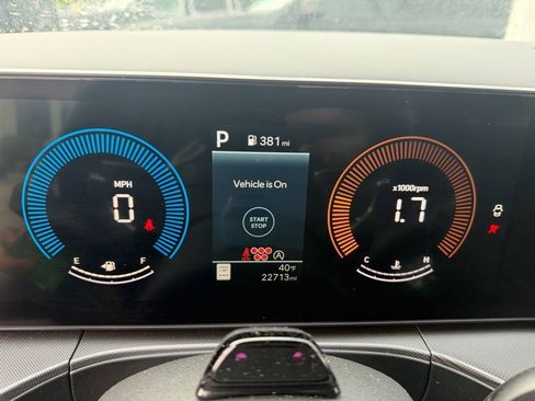 Used 2025 Hyundai Santa Fe SEL image 11