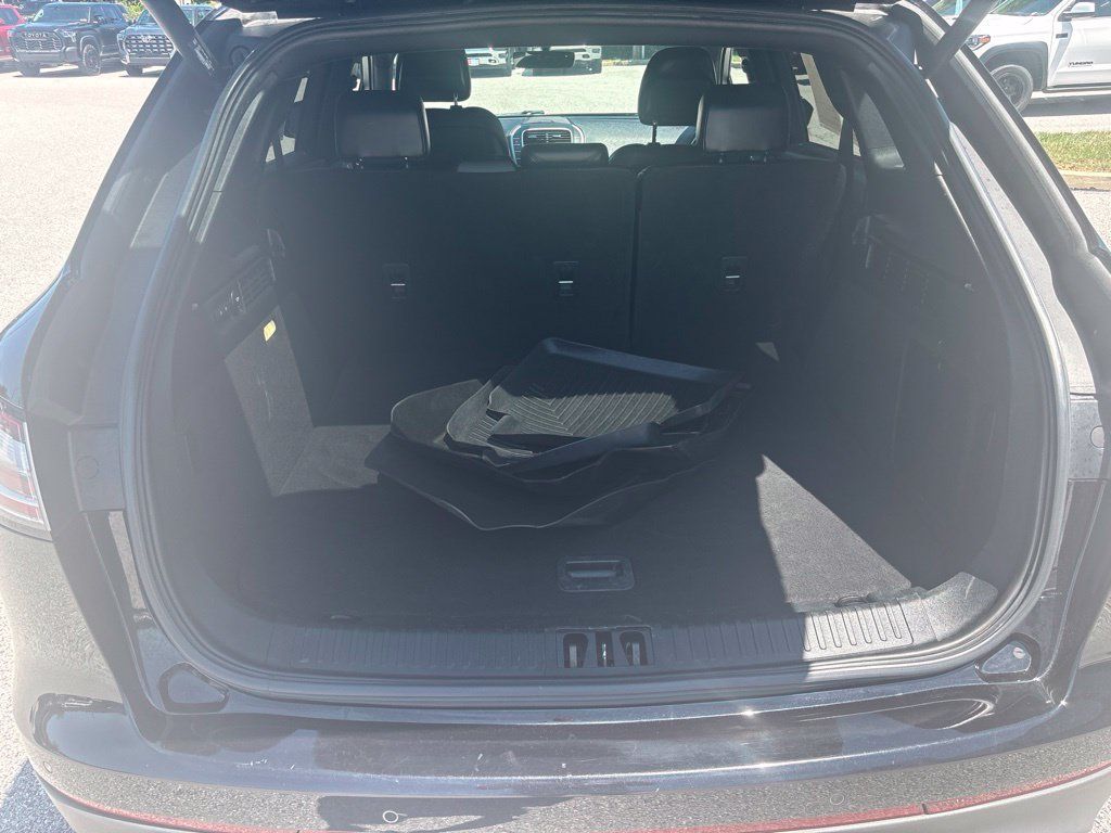 Used 2019 Lincoln Nautilus Select AWD/4WD image 5