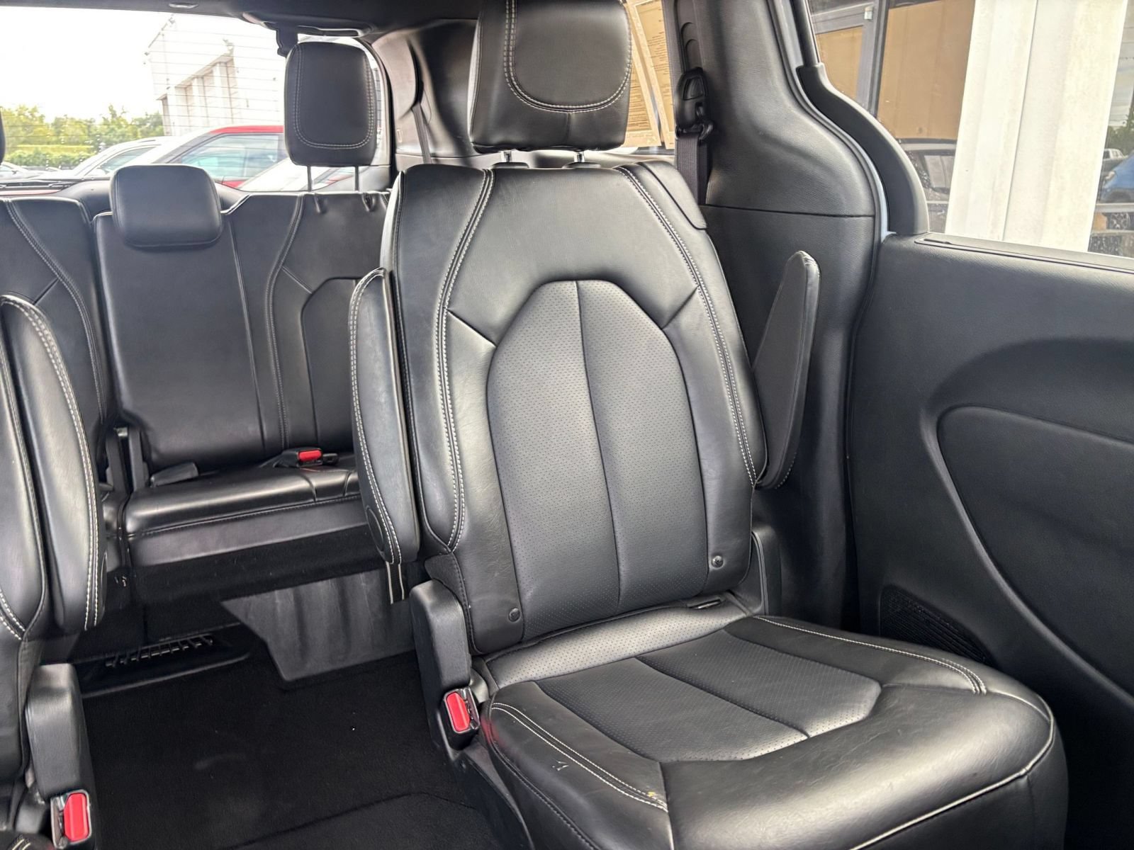 Used 2025 Chrysler Pacifica Select FWD image 39