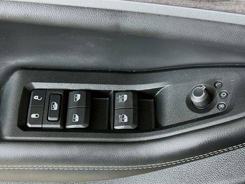 Used 2023 Jeep Grand Cherokee 4WD 4xe image 15