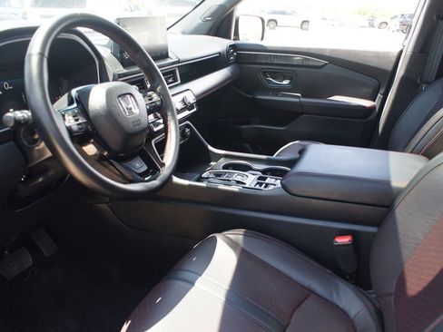 Used 2025 Honda Pilot Black Edition image 15