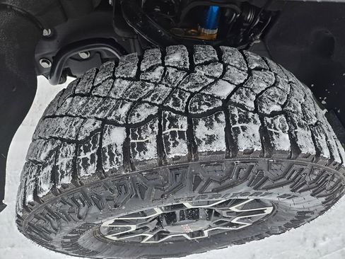 Used 2024 GMC Sierra 2500 AT4X image 4