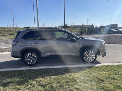 Used 2025 Subaru Forester Touring image 3