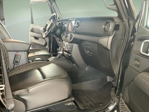 Used 2022 Jeep Wrangler Unlimited Sahara AWD/4WD image 40