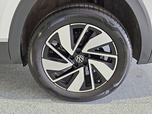Certified 2024 Volkswagen Atlas SEL AWD/4WD image 11