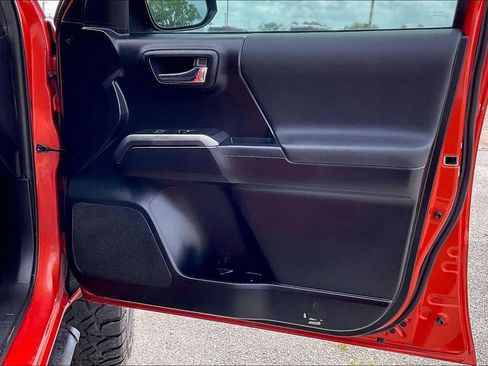 Used 2017 Toyota Tacoma TRD Off-Road w/ Tow Package (A/T) image 23