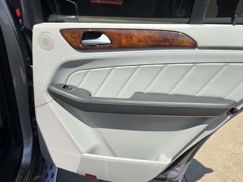 Used 2015 Mercedes-Benz GL 320 BlueTEC 4MATIC w/ Premium I Package image 32