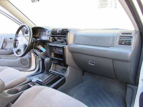 Used 1999 Isuzu Rodeo LS RWD image 38