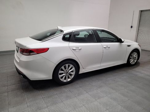 Used 2018 Kia Optima LX w/ 17" Alloy Wheels Package FWD image 10