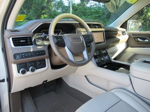 Used 2021 GMC Yukon XL Denali w/ Denali Premium Package RWD image 20