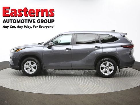 Used 2024 Toyota Highlander LE image 61