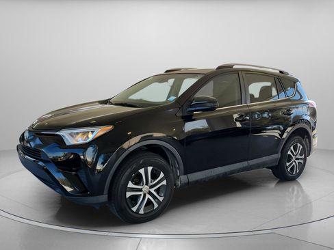 Used 2017 Toyota RAV4 LE image 2