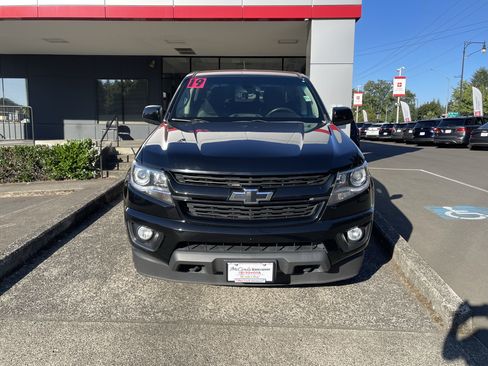 Used 2019 Chevrolet Colorado Z71 w/ Z71 Midnight Edition AWD/4WD image 2