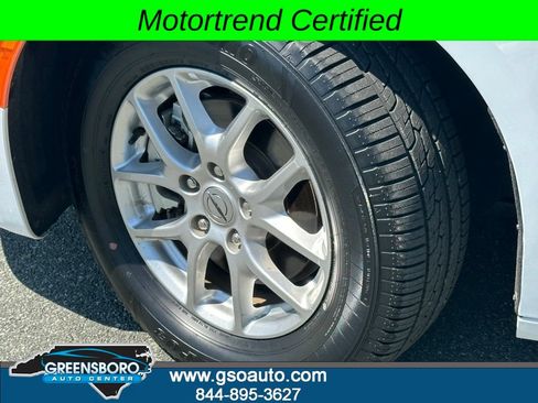 Used 2024 Chrysler Pacifica Touring-L FWD image 36