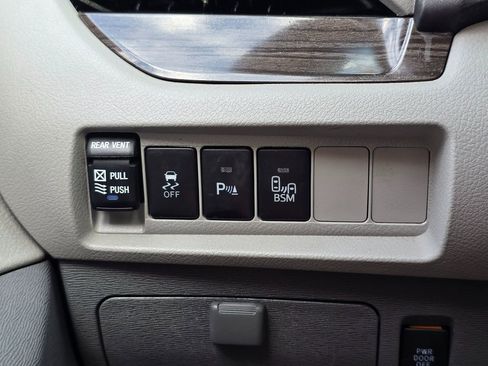 Used 2017 Toyota Sienna XLE image 49