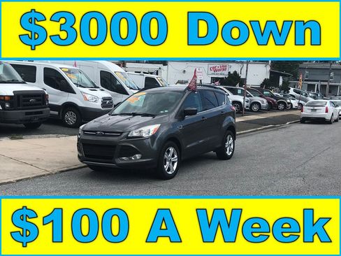 Used 2016 Ford Escape SE w/ Equipment Group 201A FWD image 1