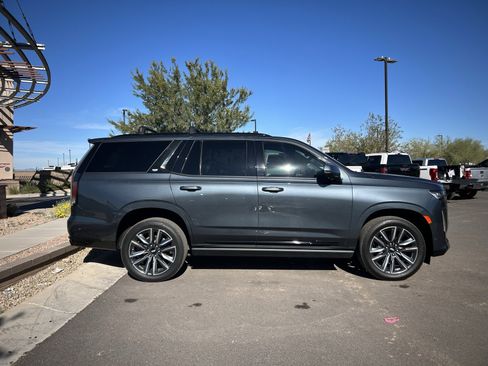 Used 2021 Cadillac Escalade Sport Platinum image 2