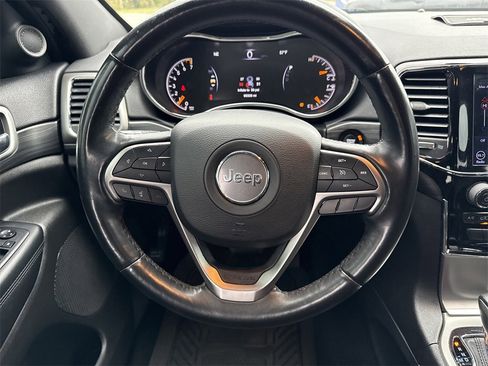 Used 2019 Jeep Grand Cherokee Altitude image 14