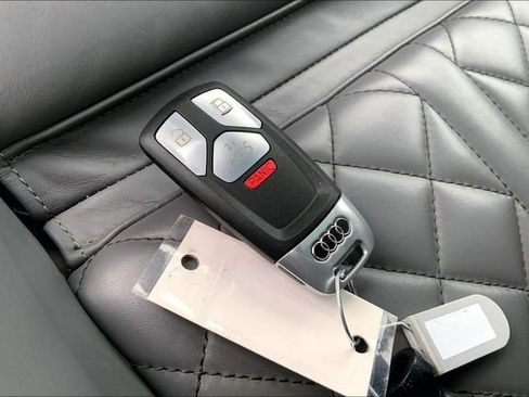 Used 2019 Audi SQ5 Prestige w/ Prestige Package image 12