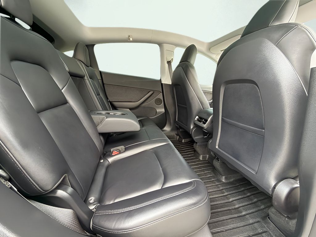 Used 2021 Tesla Model Y Long Range AWD/4WD image 24