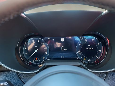 New 2025 Alfa Romeo Giulia Base image 11