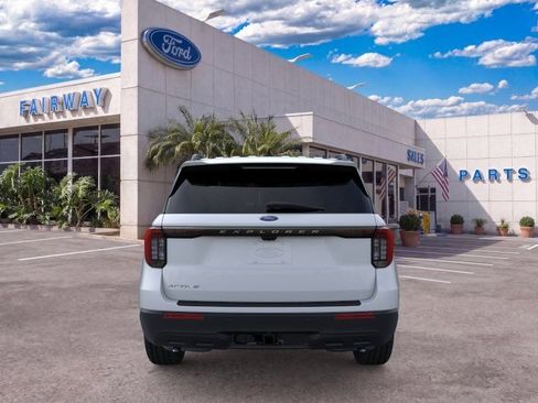 New 2026 Ford Explorer Active RWD image 5