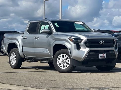 Used 2025 Toyota Tacoma SR5 image 2