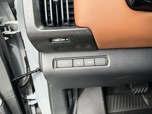 New 2026 Nissan Pathfinder Platinum AWD/4WD image 9