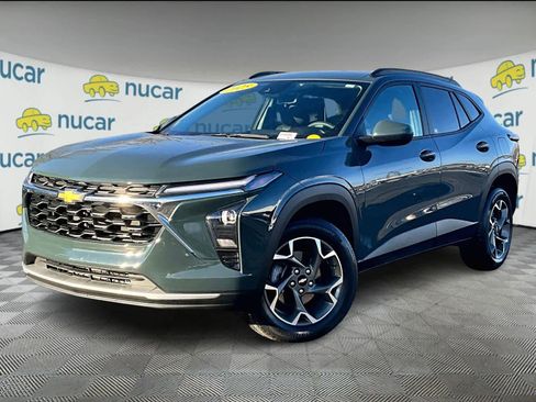 Used 2025 Chevrolet Trax LT image 3