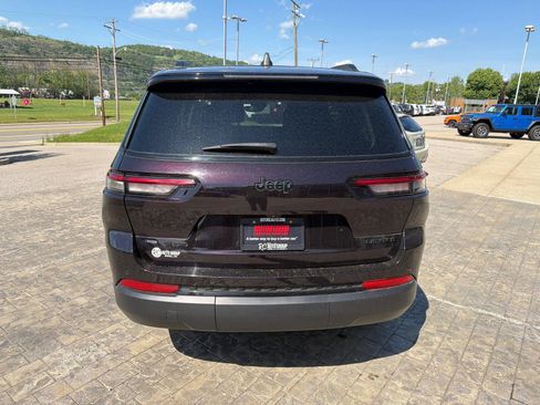 Used 2023 Jeep Grand Cherokee L Limited w/ Black Appearance Package AWD/4WD image 7