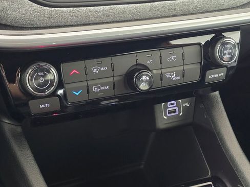 New 2026 Jeep Compass Latitude image 26