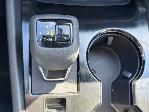 Used 2024 Nissan Rogue SV image 31