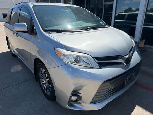 Used 2020 Toyota Sienna XLE FWD image 4