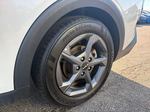 Used 2025 Kia K4 LXS image 29