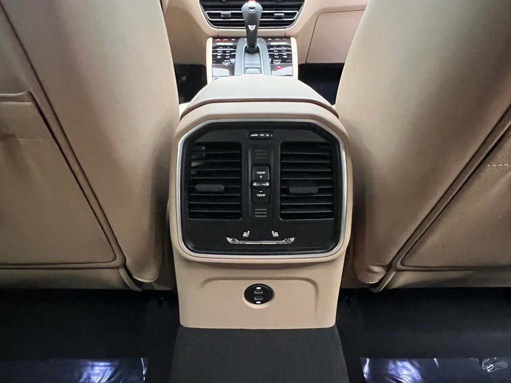 Used 2026 Porsche Macan AWD/4WD image 17