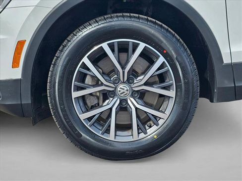 Used 2019 Volkswagen Tiguan SE image 27