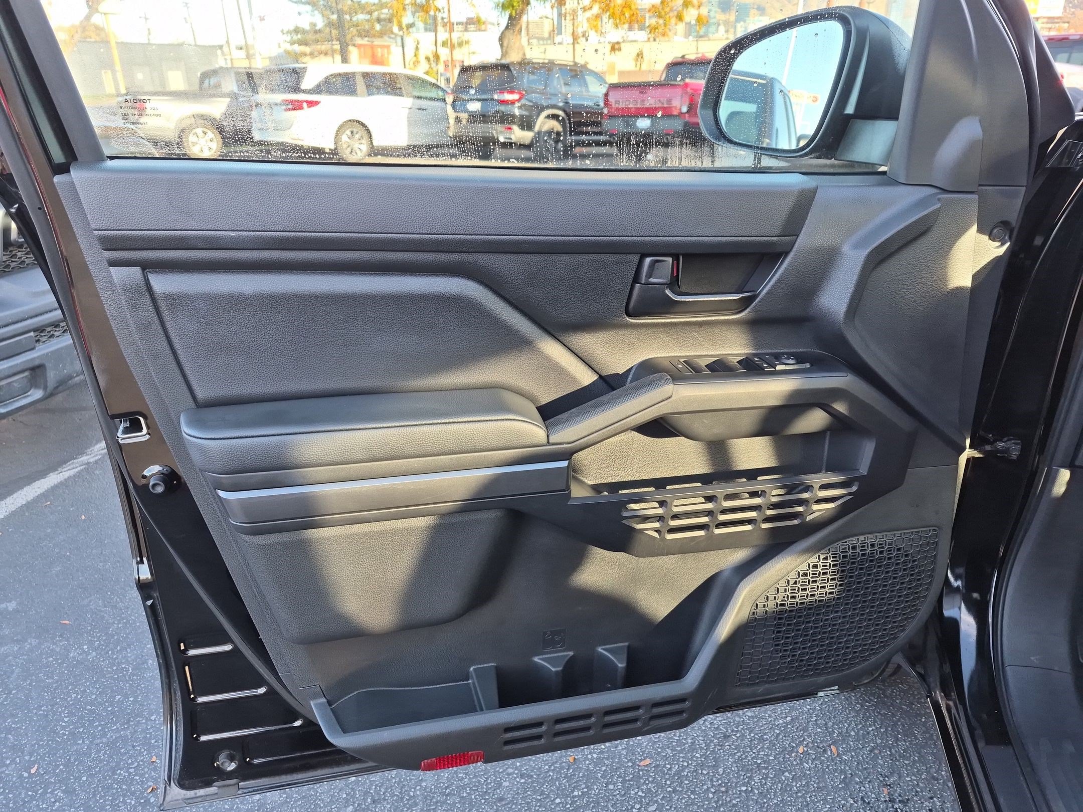Used 2025 Toyota Tacoma SR5 AWD/4WD image 14