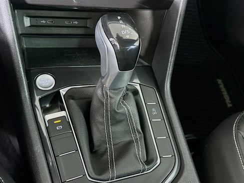 Used 2022 Volkswagen Tiguan SE image 24