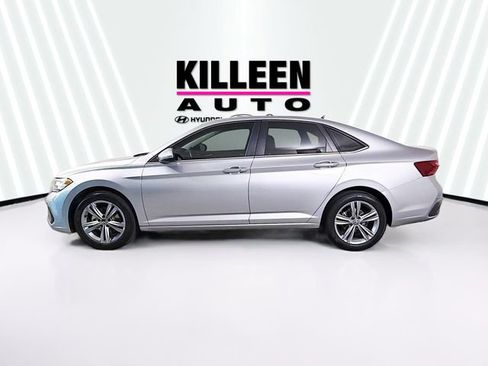 Used 2023 Volkswagen Jetta SE FWD image 4