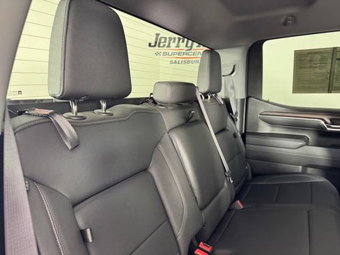 Used 2024 GMC Sierra 1500 SLT AWD/4WD image 31