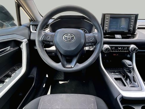Used 2020 Toyota RAV4 XLE w/ Convenience Package FWD image 6