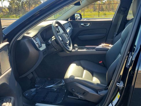 Used 2025 Volvo XC60 B5 Plus image 15