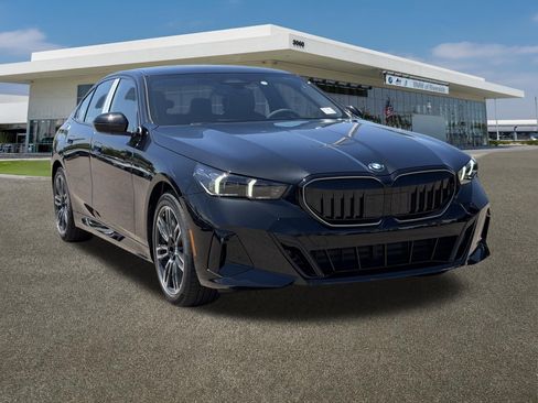 New 2026 BMW 530i RWD image 2